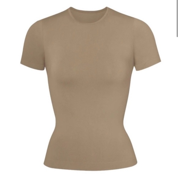 SKIMS Tops - SKIMS Soft Smoothing Seamless Short-Sleeve T-Shirt SIZE XS